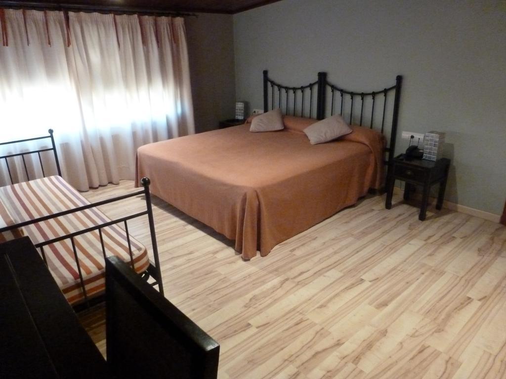 Hotel H Con Encanto Binéfar Δωμάτιο φωτογραφία