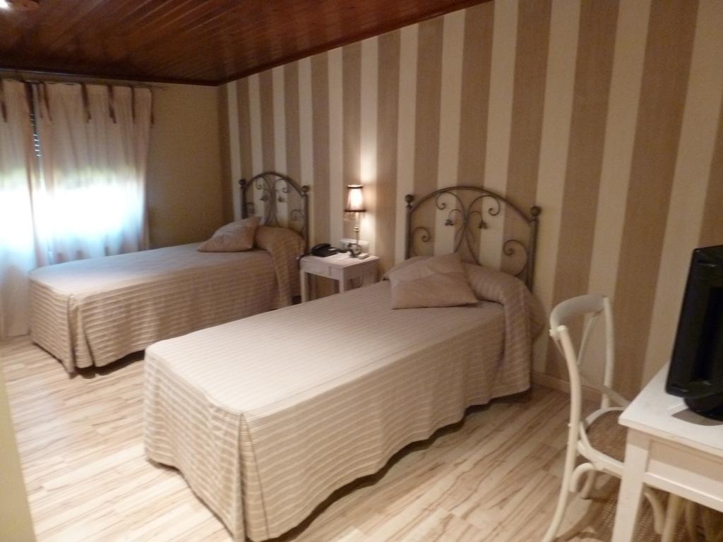 Hotel H Con Encanto Binéfar Δωμάτιο φωτογραφία