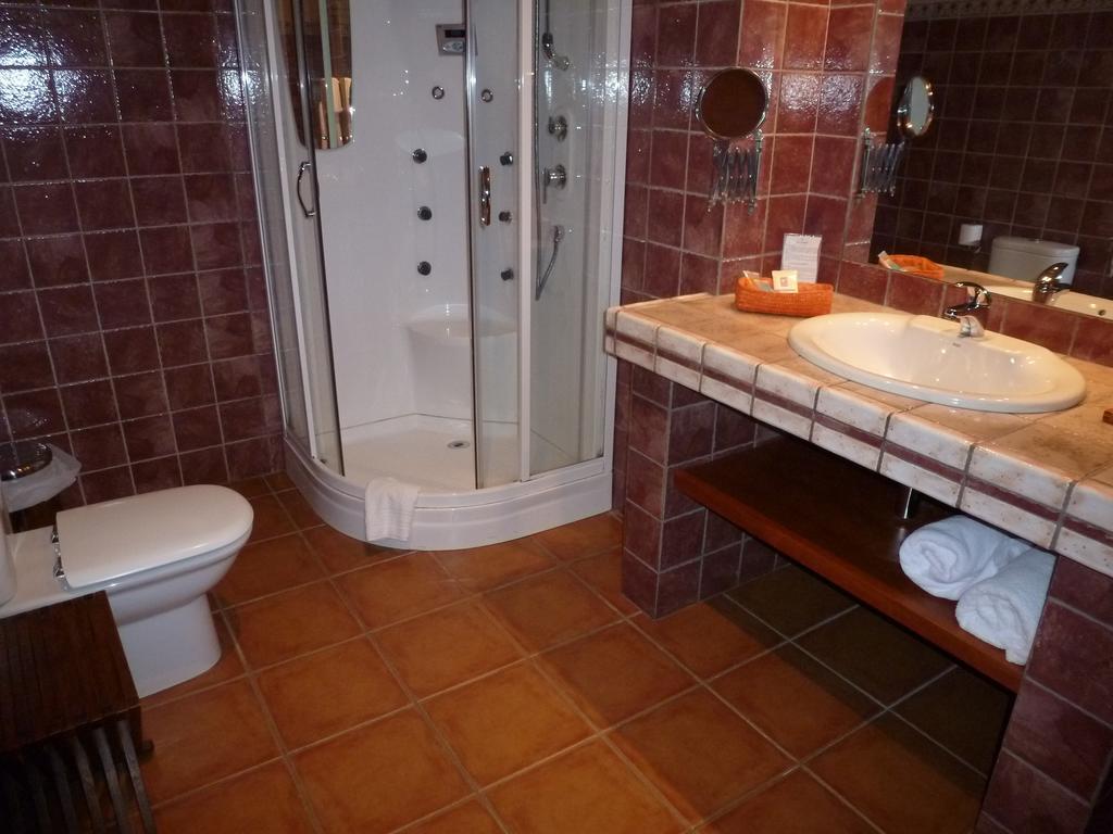 Hotel H Con Encanto Binéfar Δωμάτιο φωτογραφία