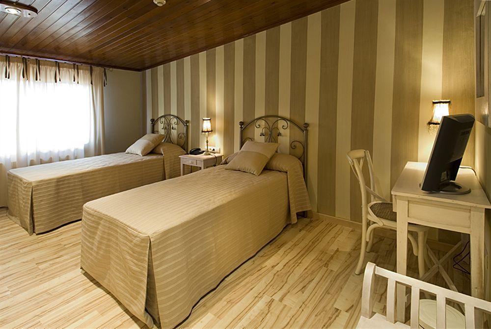 Hotel H Con Encanto Binéfar Εξωτερικό φωτογραφία