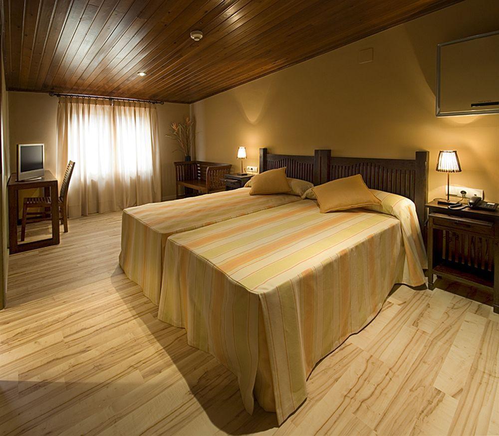 Hotel H Con Encanto Binéfar Εξωτερικό φωτογραφία